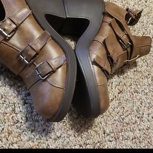 Very cute shoes! :)  the other information photo